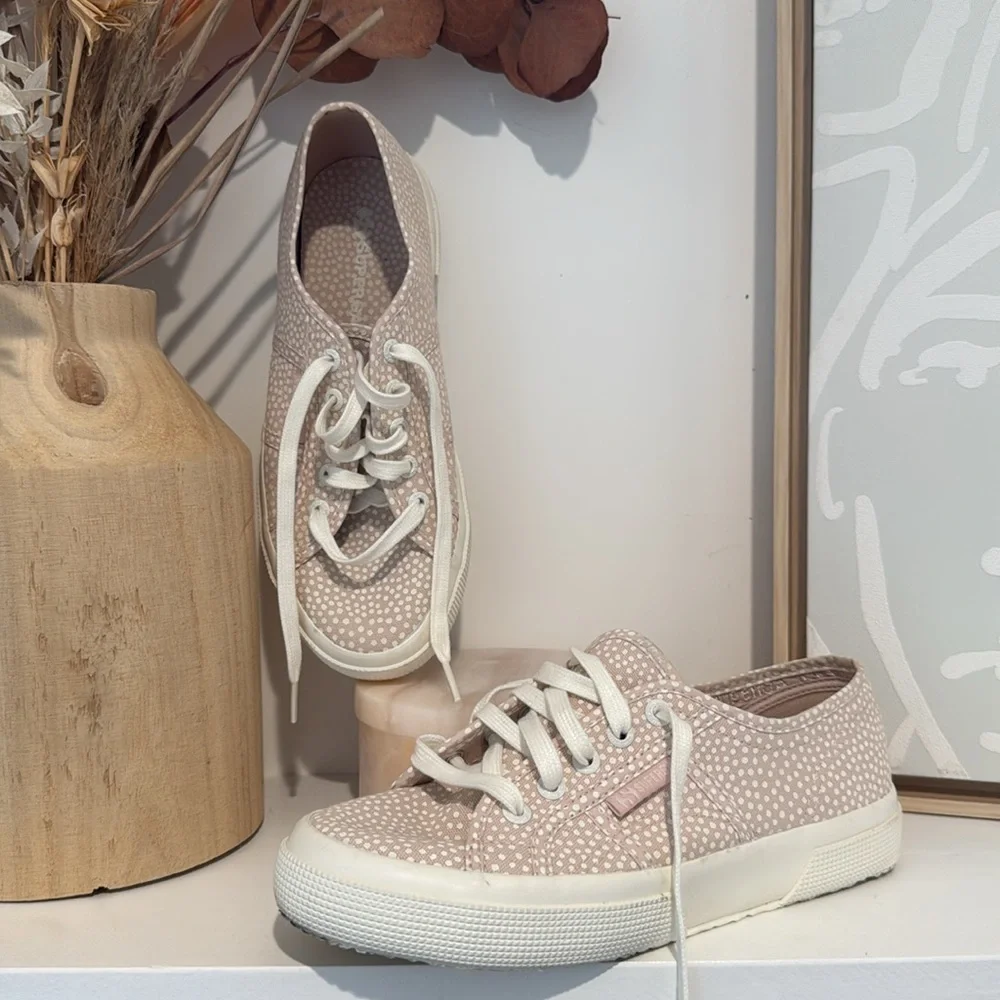 Superga Women sneaker Size 6 light pink polka dot style - Picture 2 of 3